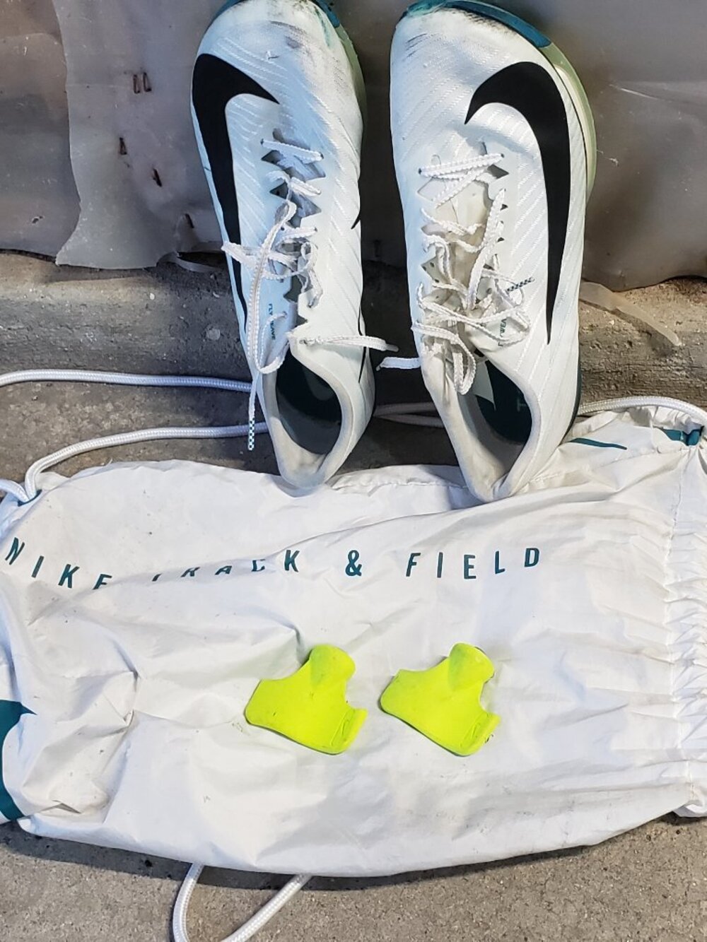 USED NIKE TRACK SPIKES WITH BAG AND SPIKES REMOVER TOOLS